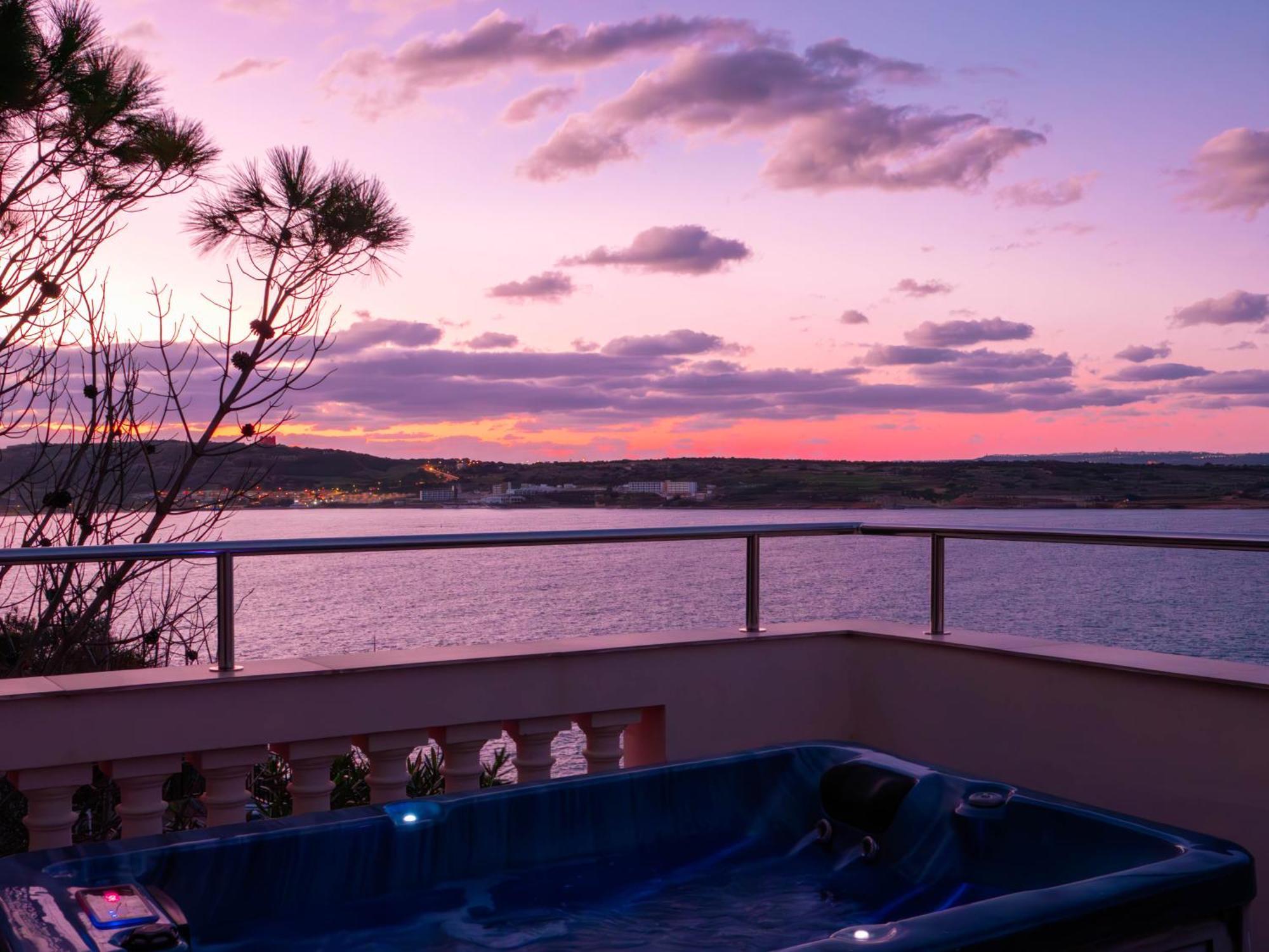 Villa Palma - Sunset Sea Views With Pool, Jacuzzi, Sauna And Games Room Mellieha Exterior photo