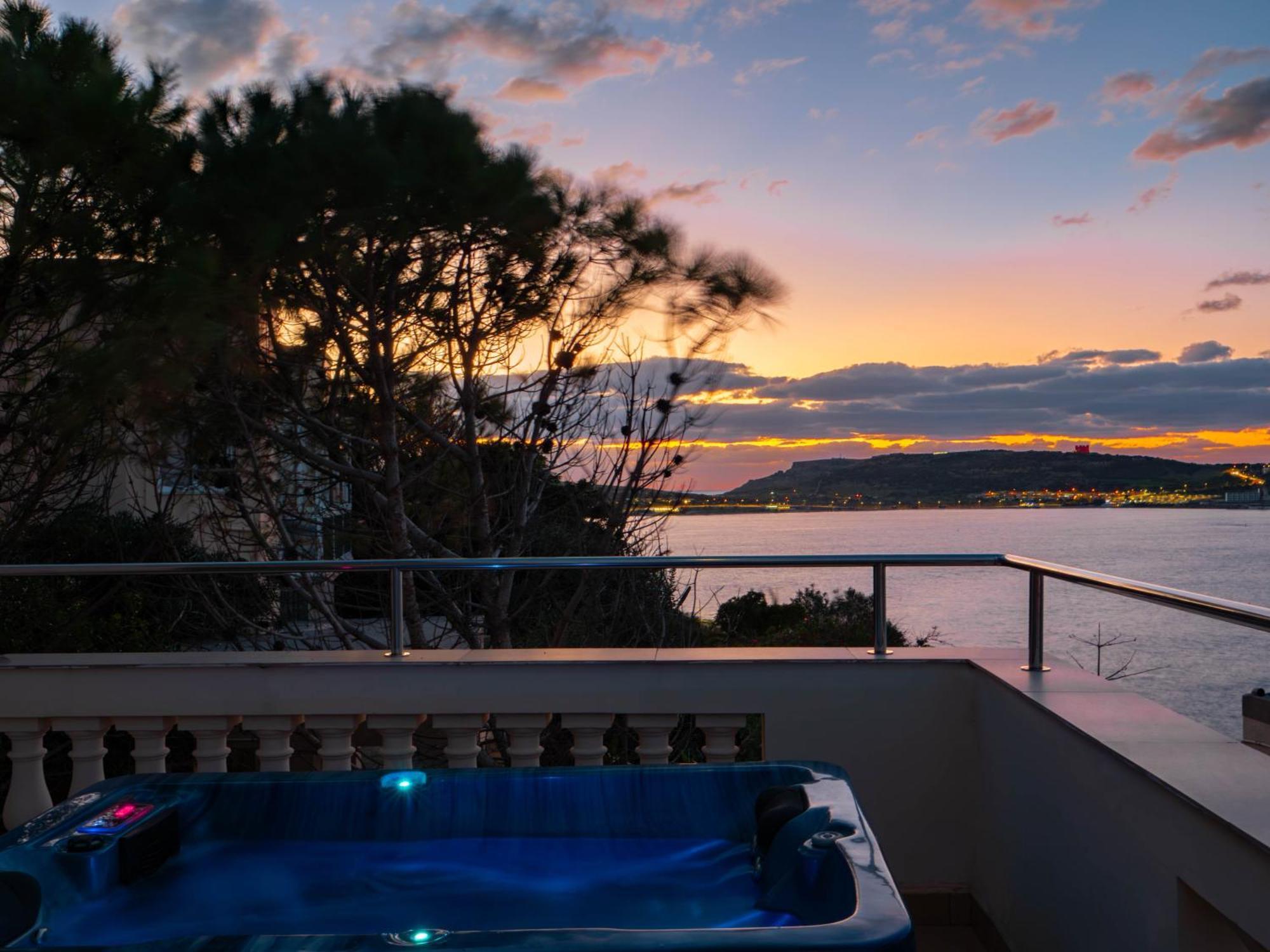 Villa Palma - Sunset Sea Views With Pool, Jacuzzi, Sauna And Games Room Mellieha Exterior photo