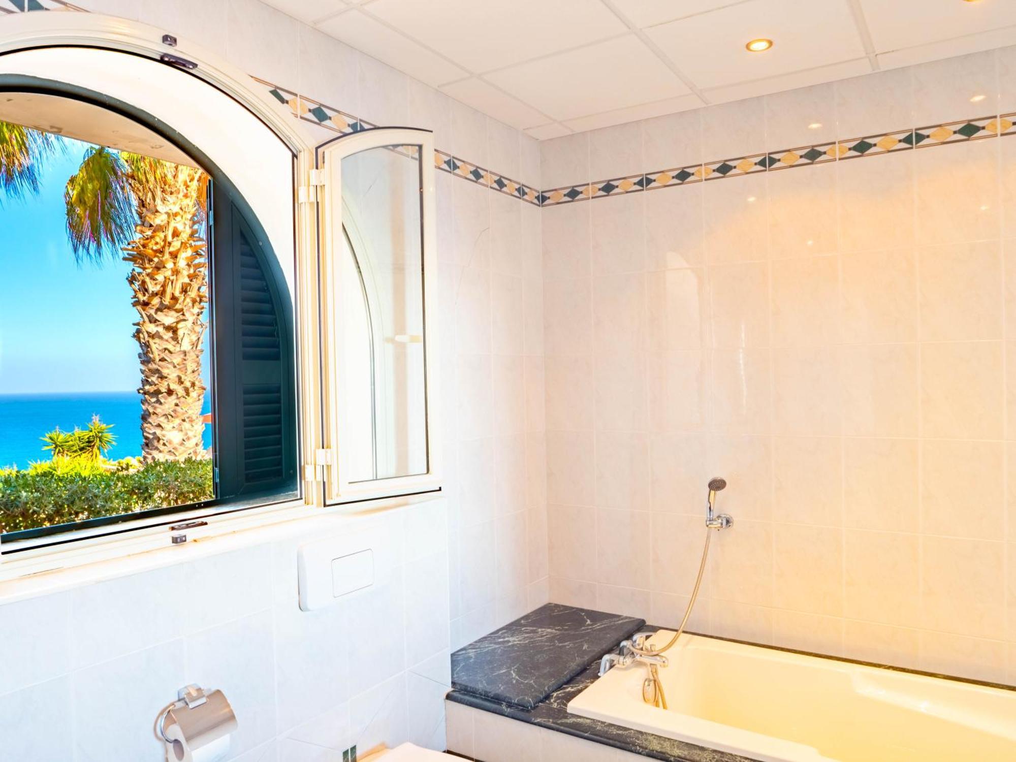 Villa Palma - Sunset Sea Views With Pool, Jacuzzi, Sauna And Games Room Mellieha Exterior photo